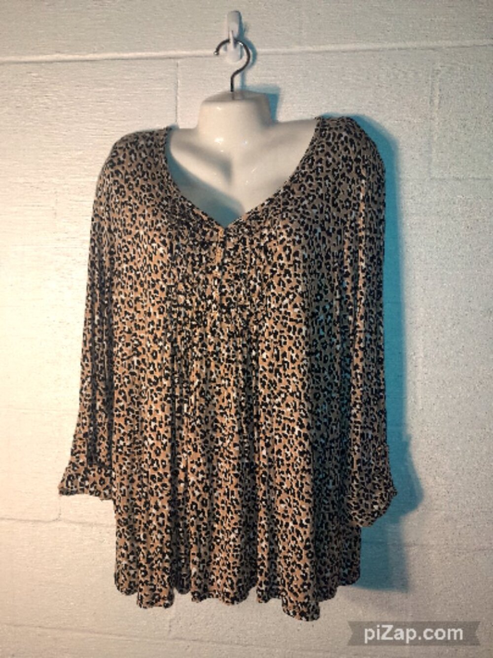 Kim Rogers Women's Size Large Animal Print Blouse Henley Neckline Top Stretch